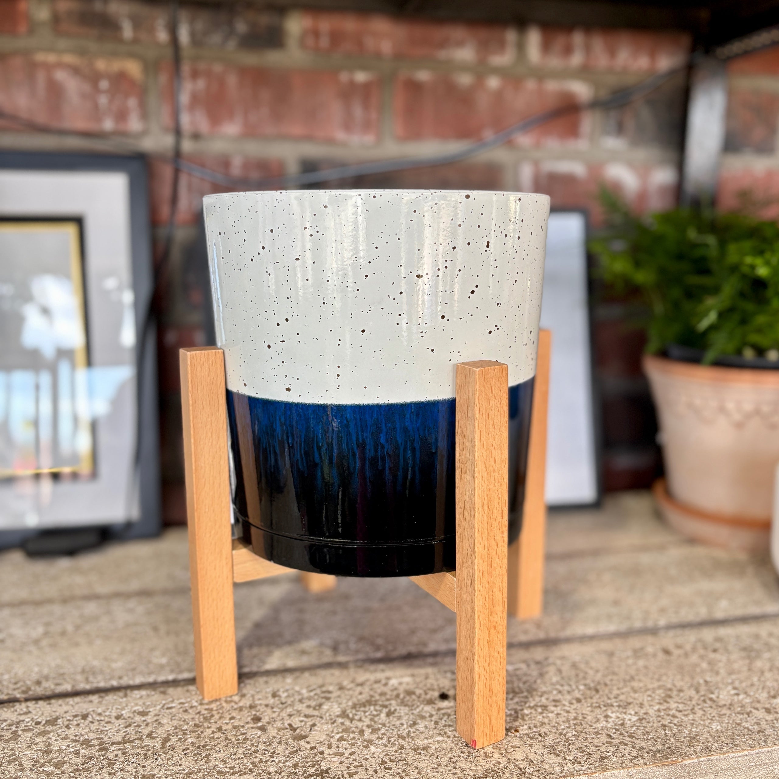 7.8" Henrietta Planter W/ Wood Stand