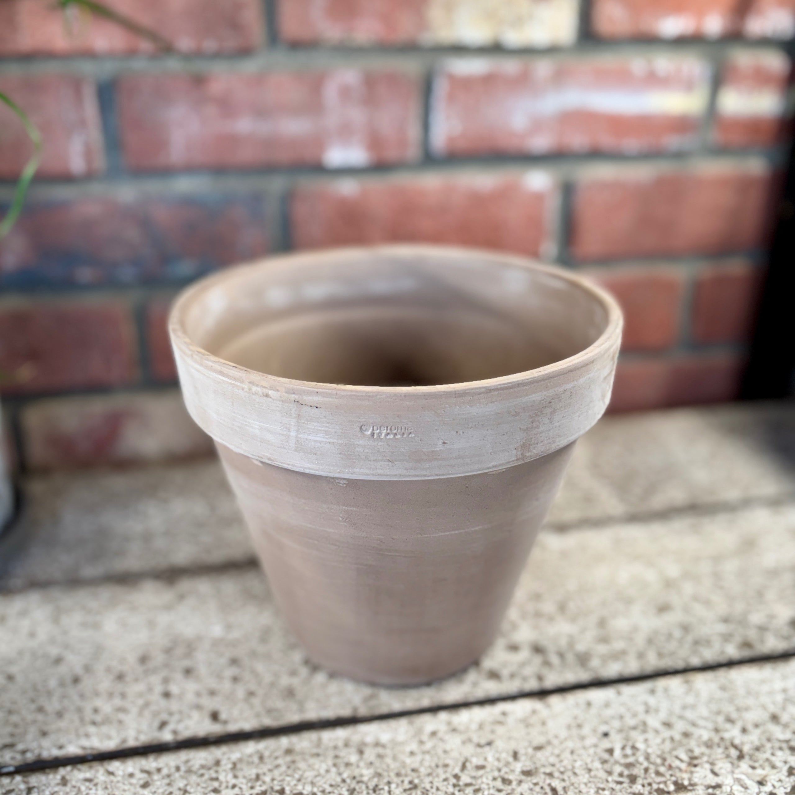 7.5" Chocolate Standard Terracotta Pot