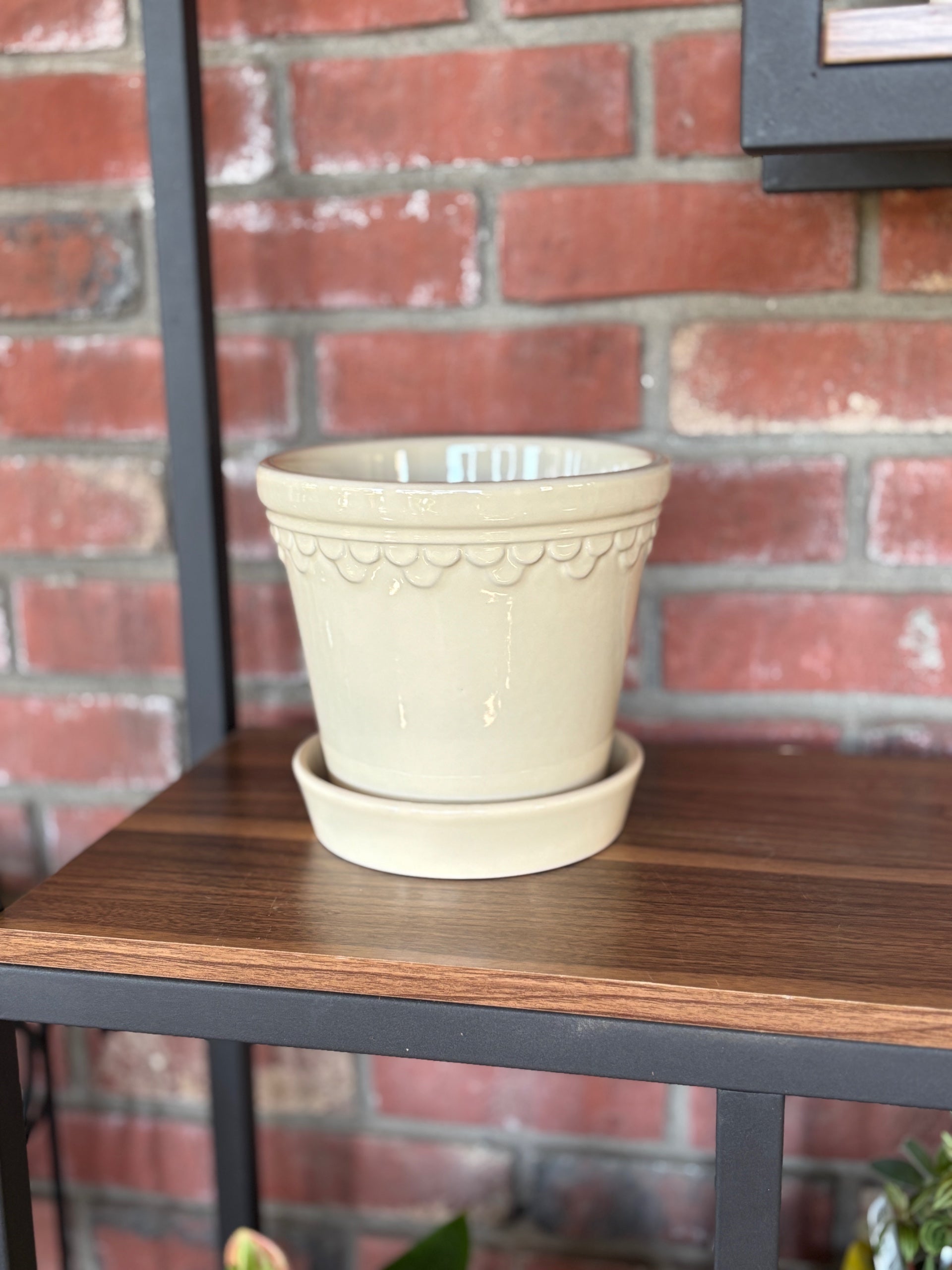 7" Københavner Sand Stone Glazed Pot & Saucer