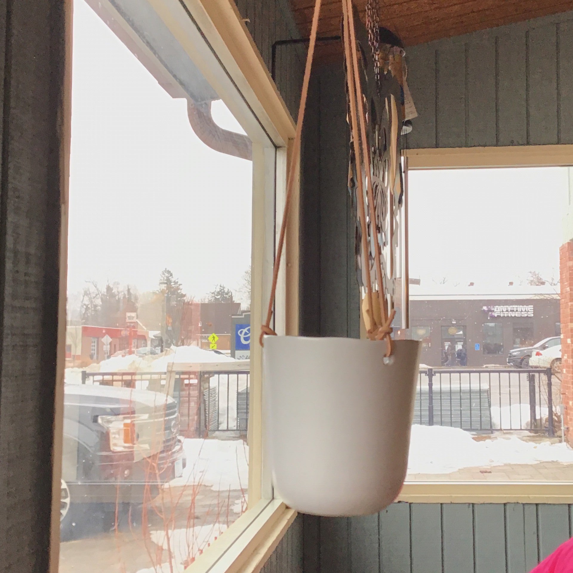 Doni Hanging Planter