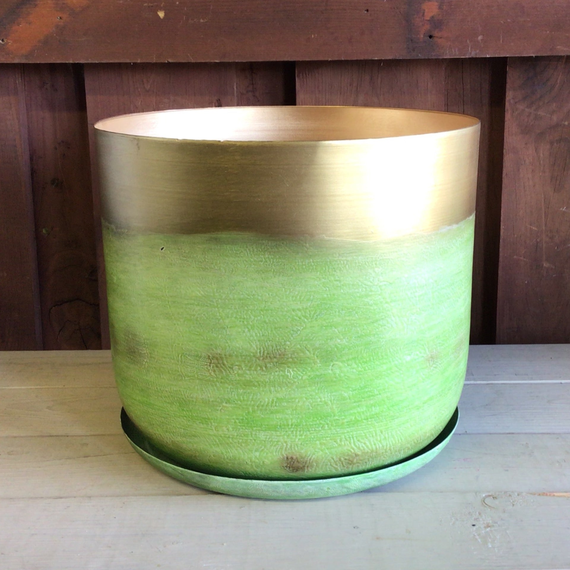 Chive Xxl Joe Metal Pot With Saucer - Green Gold